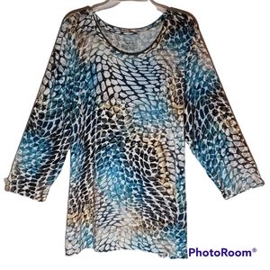 Investment Essentials women's plus size 2X geometric multi-colored top. 841